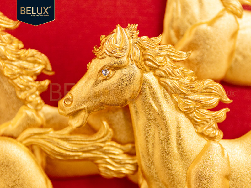 Tranh quà tặng mã đáo thành công mạ vàng 24k 81x42cm